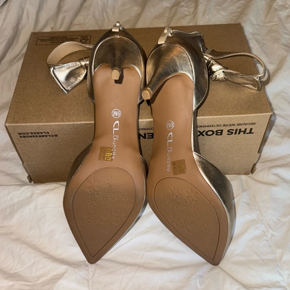 CL by Chinese Laundry “Outgoing Pump” Gold moonlight Metallic Color Size 8.5/39 - Picture 7 of 15